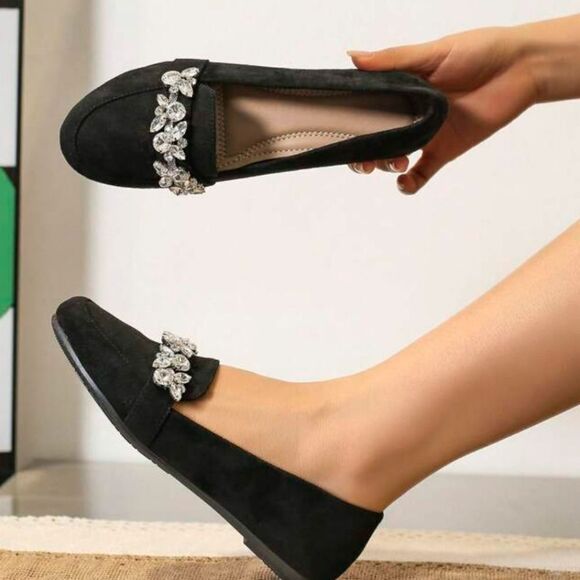 BRAND NEW WELLSFOUNTN WOMEN'S RHINESTONE DECOR  FAUX SUEDE FLAT SHOE - Picture 16 of 16